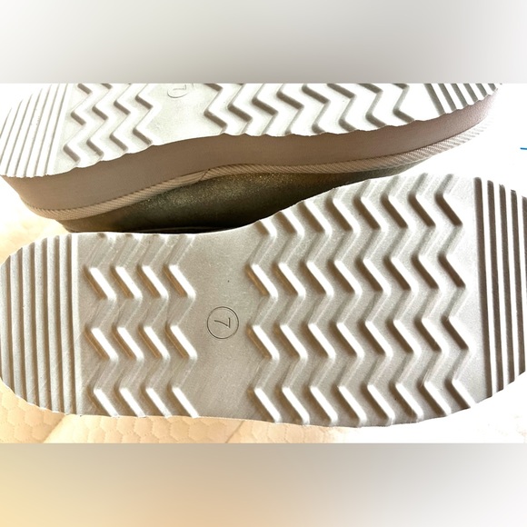 Stars Above Slippers- size 7 just tried on, in perfect condition - Picture 3 of 3